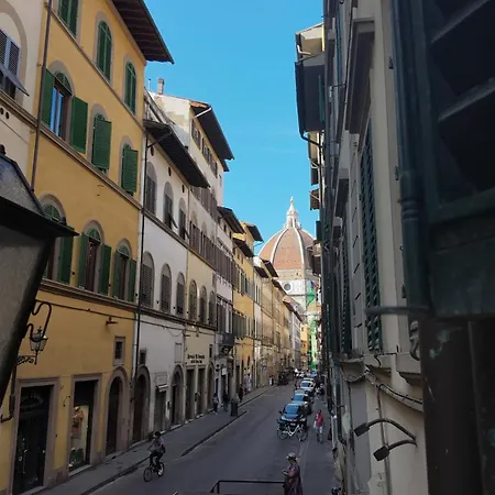 Apartament Classic 2 Steps From The Duomo *